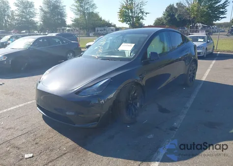 2025 Tesla Model Y Long Range Dual Motor All-Wheel Drive z USA, uszkodzony, nr VIN 7SAYGAEEXSF250779